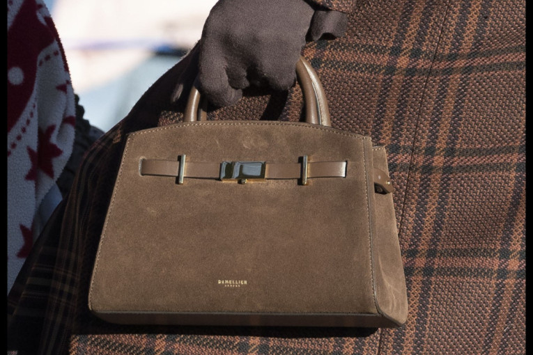 Ove godine je preskočila crvenu i zelenu za praznike: Kejt Midlton se pojavila u elegantnom smeđem autfitu (FOTO)