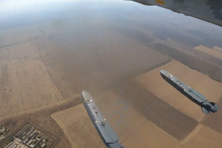 Ruska PVO omanula! Kako su Ukrajinci britanskim raketama pogodili rafineriju daleko od linije fronta (VIDEO)