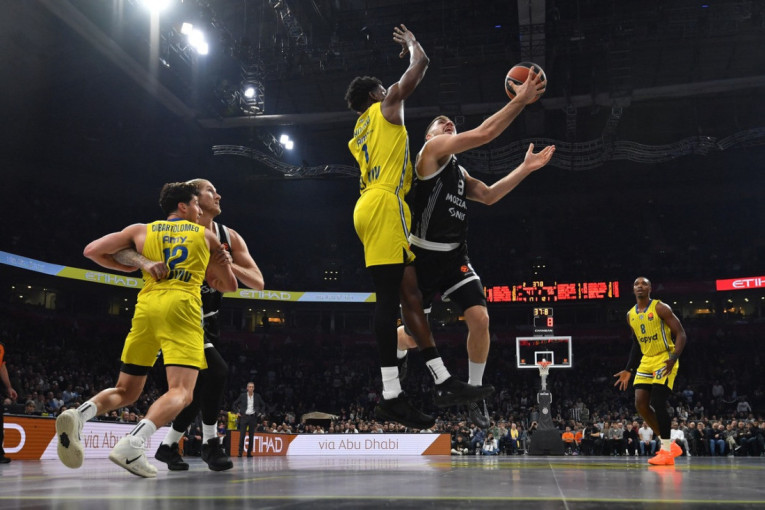 Partizan opet razočarao Grobare! Pogledajte FULL HD hajlajtse trijumfa Makabija u Areni! (VIDEO)
