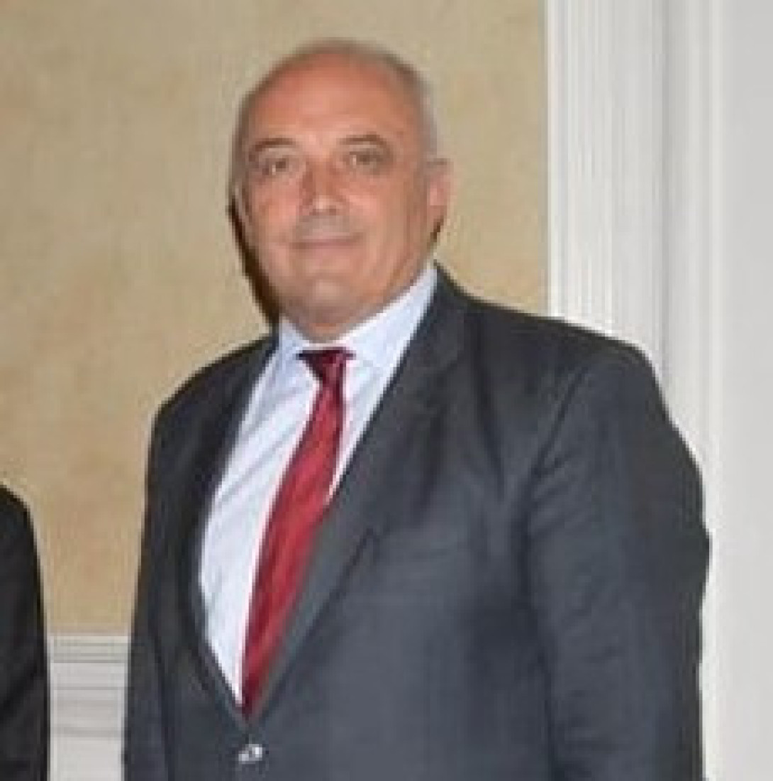 Ovo je direktor škole iz Vrčina koji je umro za volanom: Doživeo srčani udar, vozilom sleteo s puta kada je krenuo na proslavu (FOTO)