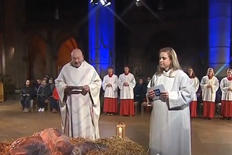 "Sluzavi Isus" na senu šokirao vernike: Društvene mreže zgrožene božićnom misom u Štutgartu (VIDEO)