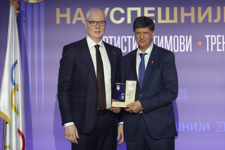 Angelina ispunila snove, Aleksandar ponosan zbog nagrade (FOTO)