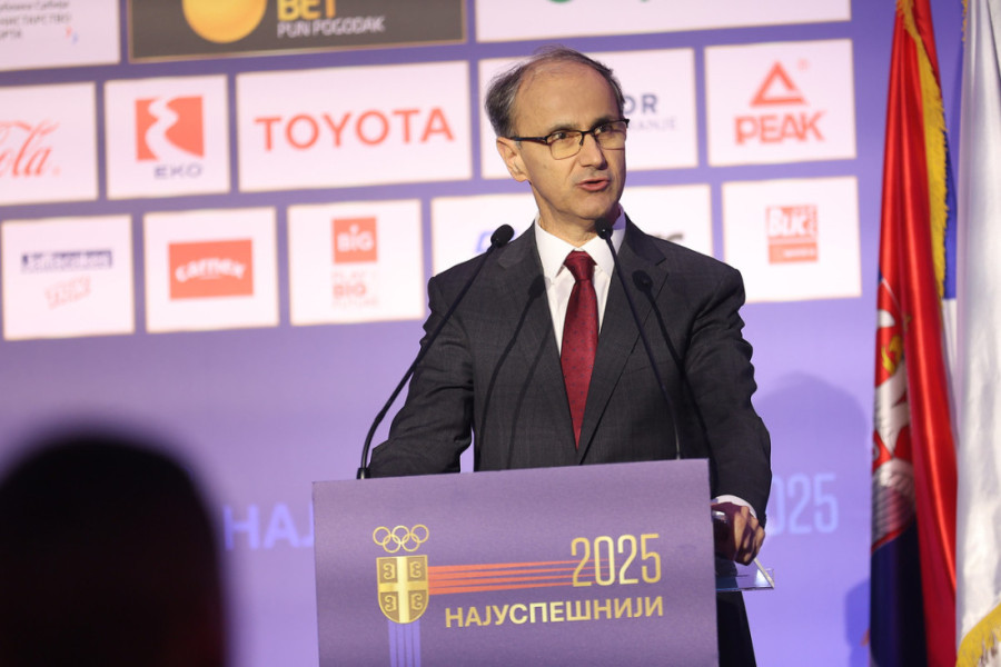 Angelina ispunila snove, Aleksandar ponosan zbog nagrade (FOTO)