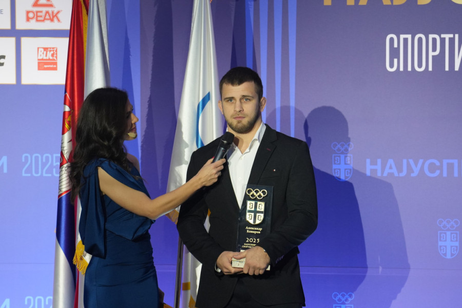 Angelina ispunila snove, Aleksandar ponosan zbog nagrade (FOTO)