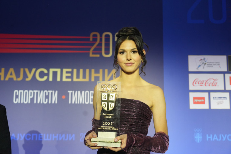 Angelina ispunila snove, Aleksandar ponosan zbog nagrade (FOTO)