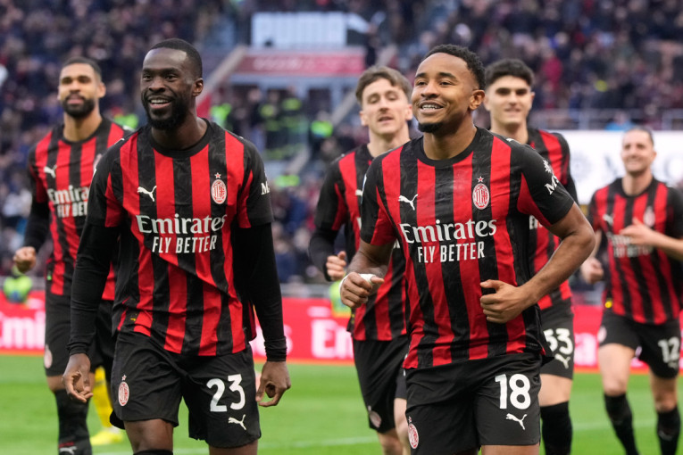 Milan je ponovo lider Serije A: Rosoneri rutinski savladali Veronu (FULL HD VIDEO)