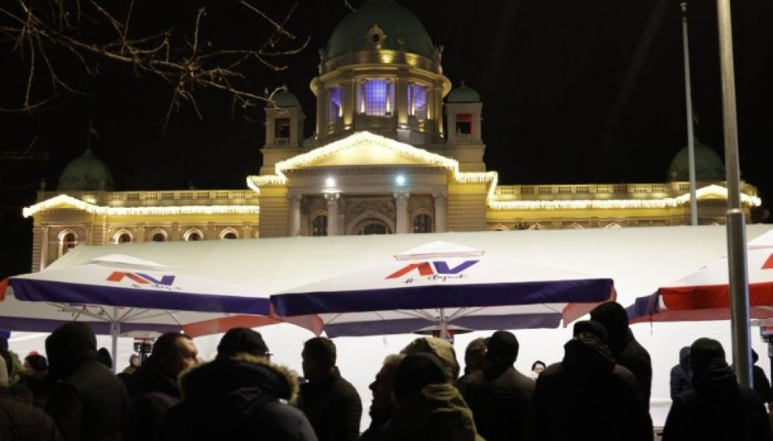 Uklonjeni šatori ispred Doma Skupštine: Vučić - Hteli su nas mrtve, sklonjene iz zemlje, a mi njih želimo ovde! (VIDEO)