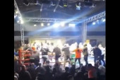 Masovna tuča u Novom Pazaru: Publika uletela u ring - sevale pesnice i letele stolice (VIDEO)
