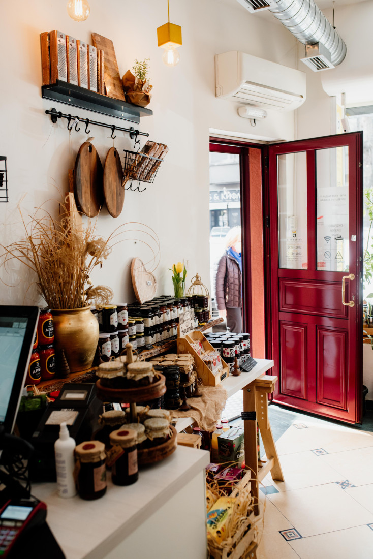 Od Ovčara do Dorćola! Seoski uslovi, agregat i tri izvora vode: Kako je Marija podigla mlekaru, a potom i radnju u Beogradu (FOTO)