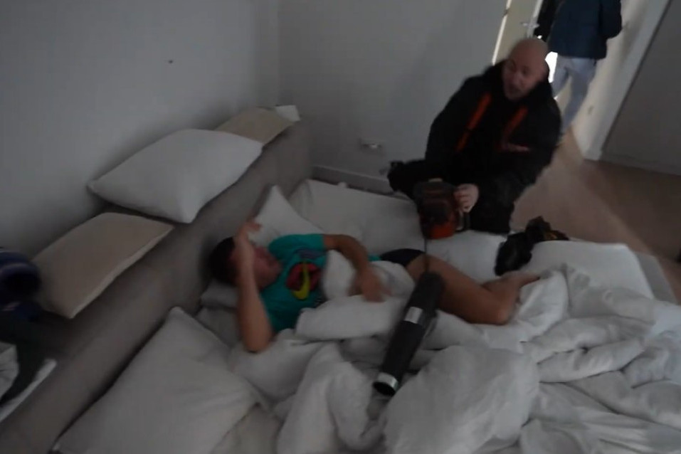 Desingerica probudio Baku Praseta motornom testerom: "Ja nemam snage više, predajem se"