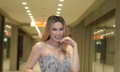 Radi na Slaninijadi evre lepili na čelo! Pevačica progovorila i o krađama na estradi: Moram da pazim!