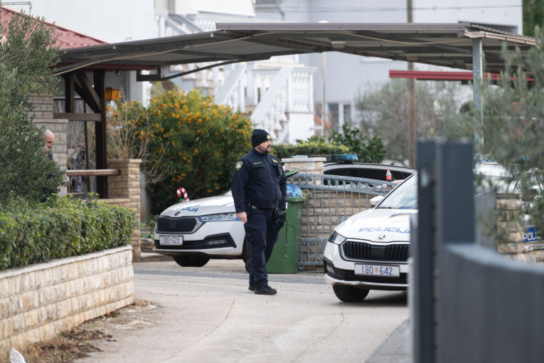 Policija: U Sukošanu otac upucao sina (18) pa istim oružjem presudio sebi(FOTO)