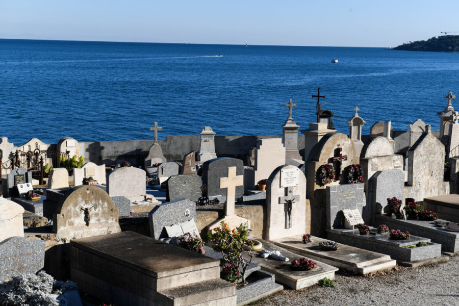 Sen Trope "pod opsadom" zbog sahrane Brižit Bardo: Dešava se nešto što meštani ne pamte (FOTO)