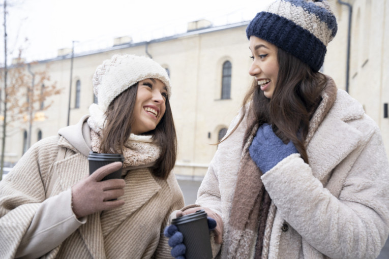 Kad prijatelji postanu sudije: Trend "friendfluence" menja način na koji generacija Z doživljava ljubav