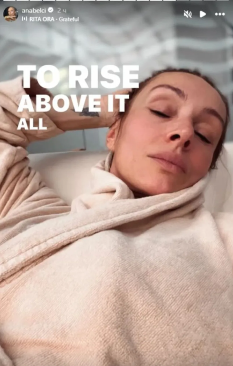 Anabela Atijas pokazala lice bez šminke i filtera! Ovako izgleda u šestoj deceniji (FOTO)