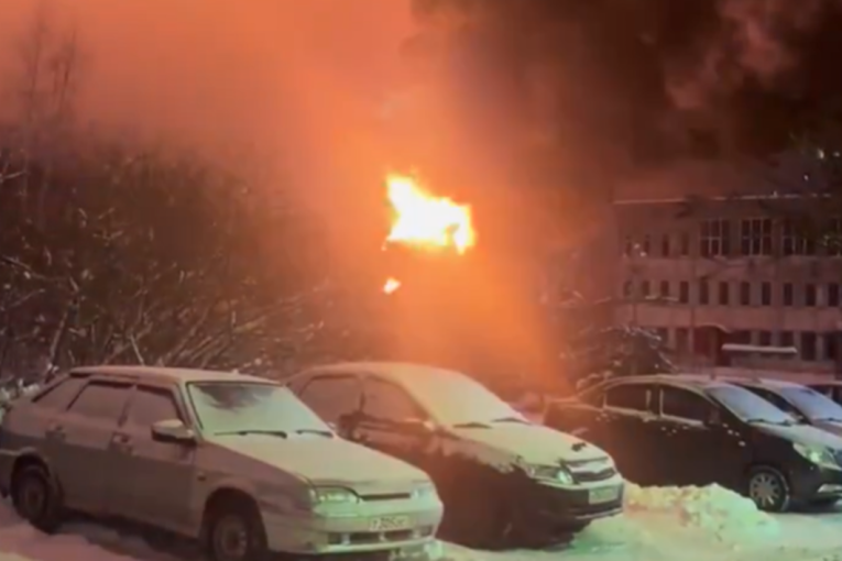 Ukrajina izvela veliki napad na Rusiju: Gore rafinerije, dim prekrio nebo (VIDEO)