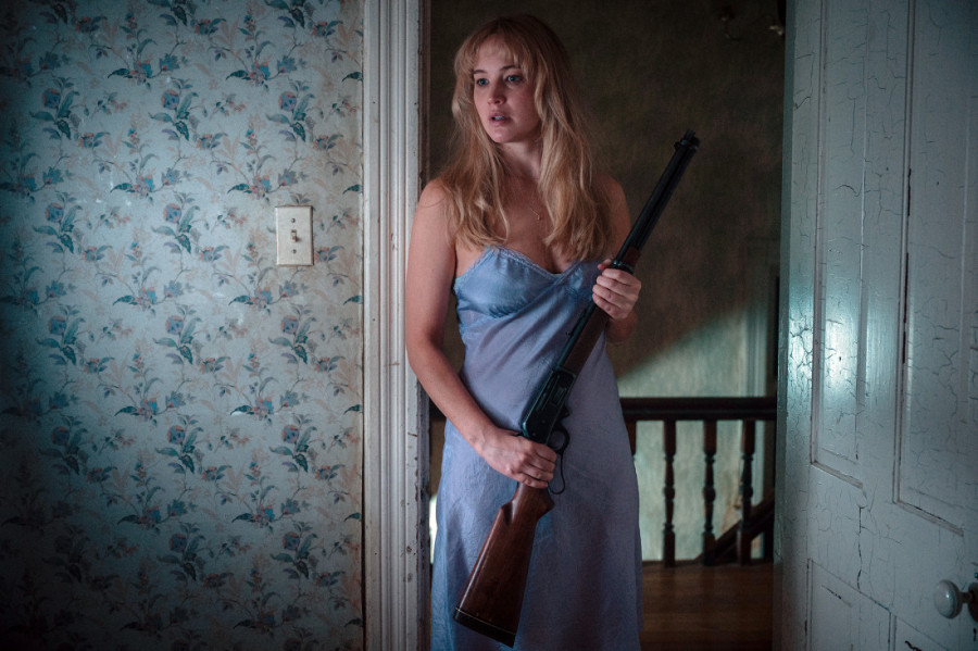 Dženifer Lorens ruši sve pred sobom u filmu "Crkni, ljubavi": Neustrašiva, divlja i neobuzdana (FOTO/VIDEO)