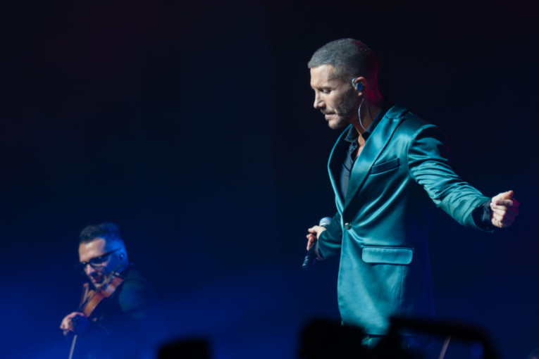 Dva rasprodata koncerta nisu bila dovoljna: Saša Kovačević zakazao i treći susret u Sava cntru! (FOTO)