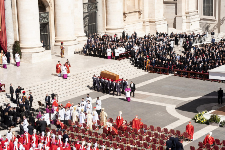 Prizori koji su obeležili godinu za nama: Ovo su najupečatljivije fotografije 2025.