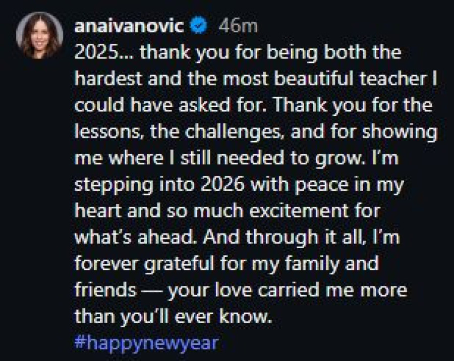 Novogodišnji stajling Ane Ivanović: Gola leđa, izbacila i nogu, pa sija kao milion dolara! (FOTO)