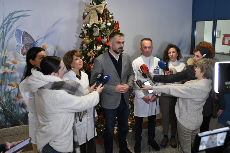 Ček za prvu bebu u 2026! Žarko Mićin u "Betanji" darivao Elenu (VIDEO)