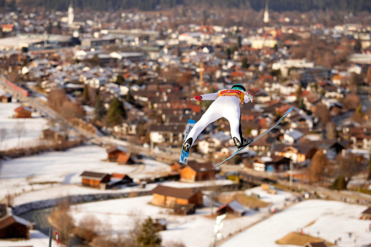 Prevc slavio i u Garmišu: Austrijanci gledali Slovencu u leđa (FOTO)