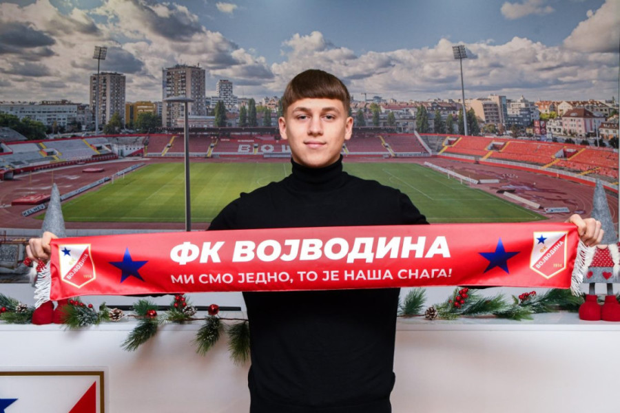 Voša u novu godinu ušla sa novim potpisima: Vuk i Lazar ostvarili snove (FOTO)