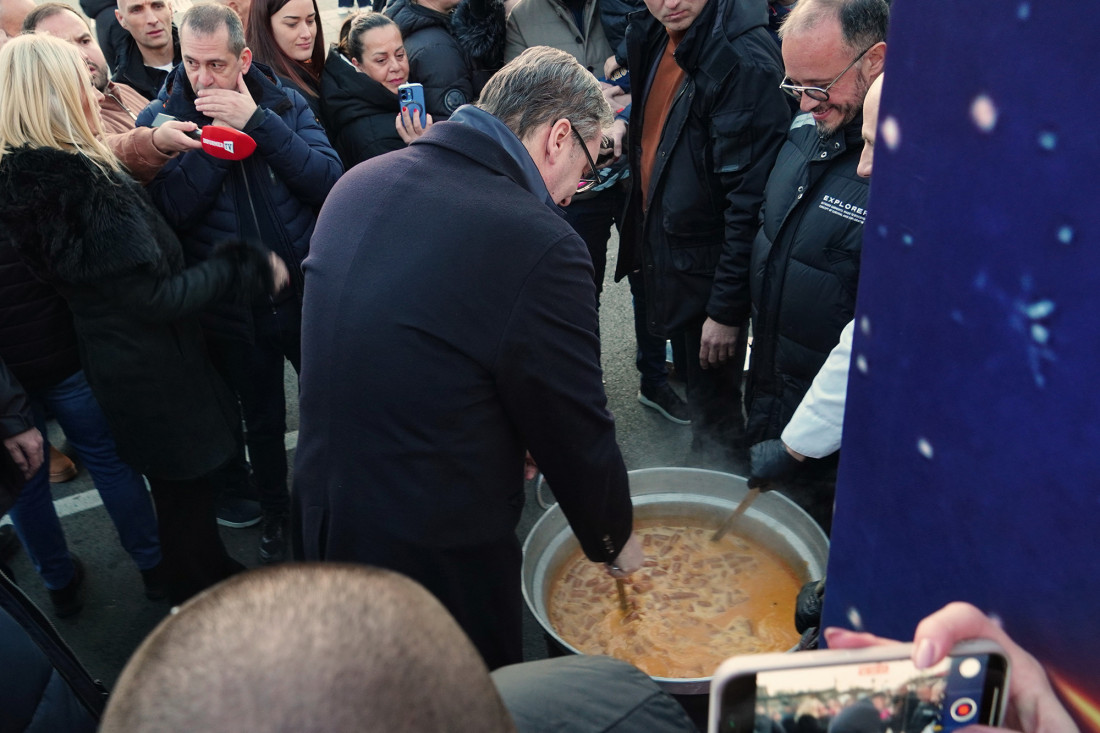 Vučić obišao novogodišnje seoce: NIS sada može da dopremi naftu preko JANAF-a, najbolja godina za penzije (VIDEO)