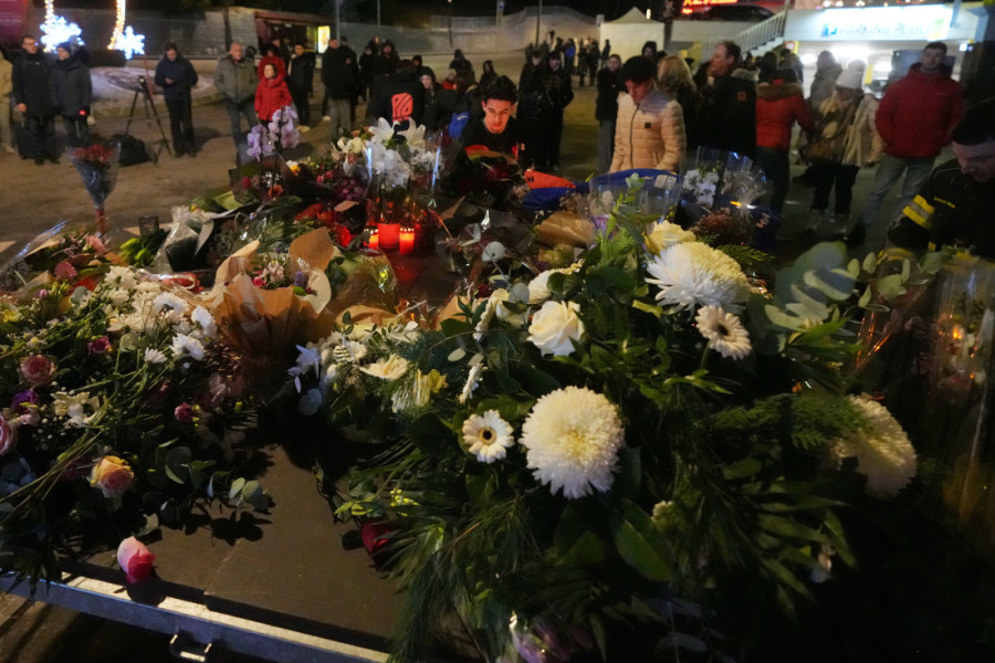 Počela petodnevna žalost u Švajcarskoj: Građani odaju počast stradalima u jezivom požaru (FOTO)