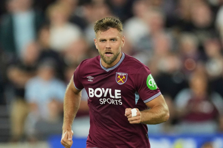 Alves ponovo u fudbalu: Ovog puta neće biti u kopačkama (FOTO)