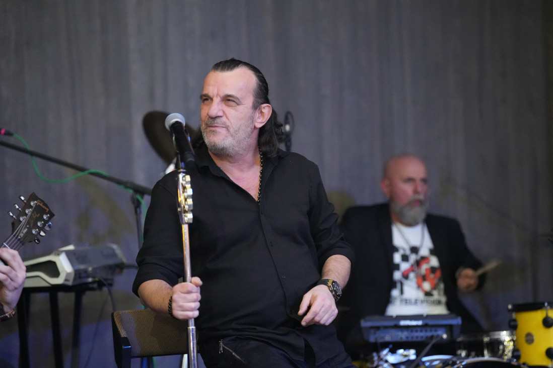 "Sede i čekaju da napravim grešku..." Aca Lukas oštro o estradi!