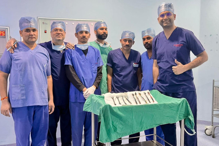 Čude se kako je uopšte živ: Mladiću iz Indije izvađeno devet stranih predmeta iz stomaka (FOTO)