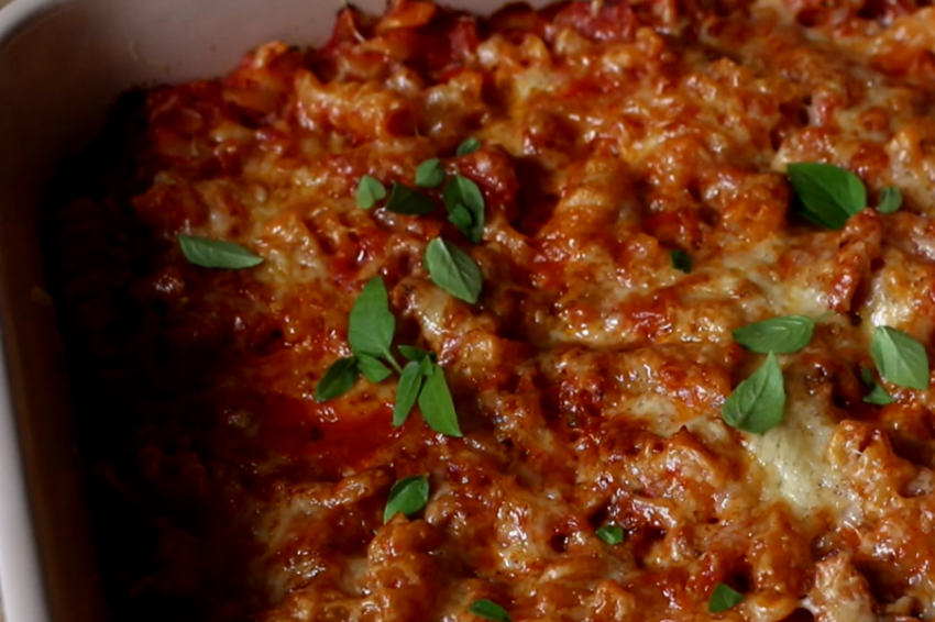 Recept dana: Zapečena pasta sa tunjevinom u bogatom paradajz sosu će oduševiti sve koji je probaju