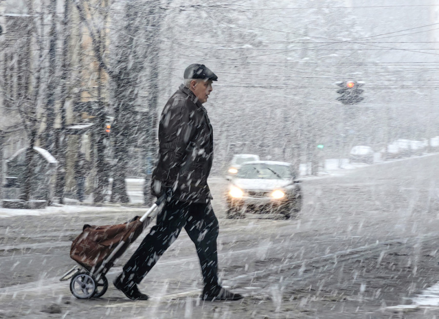 Sneg i vlažni kolovozi na putevima širom Srbije: Vozači, evo šta treba da znate