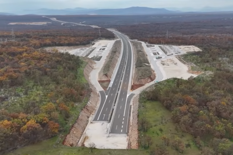 Ovo ima samo u Bosni! Napravili autoput koji ne vodi nikuda! (VIDEO)