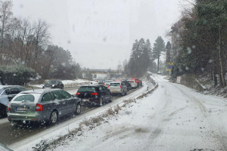 Mećava paralisala put ka Novom Sadu! Sneg zatrpava Srbiju, Beograd pod belim pokrivačem!