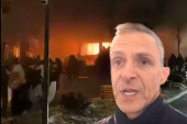"Nikad neću zaboraviti poglede spaljene dece dok umiru": Krenuo da spasi ćerku iz bara smrti, pa uleteo u vatru i spasio 10 ljudi (VIDEO)