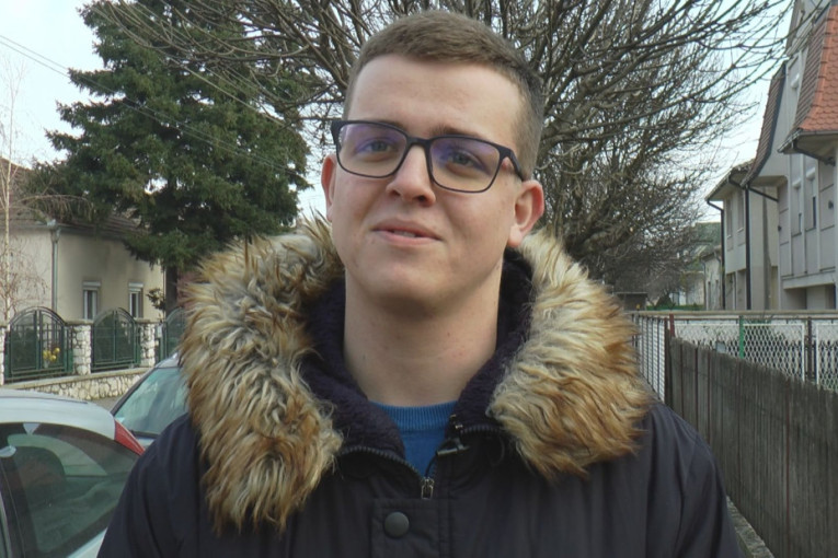 Miloš živi u garsonjeri, ali sanja velike snove: Već je među omiljenim pevačima na šabačkim veseljima (FOTO)