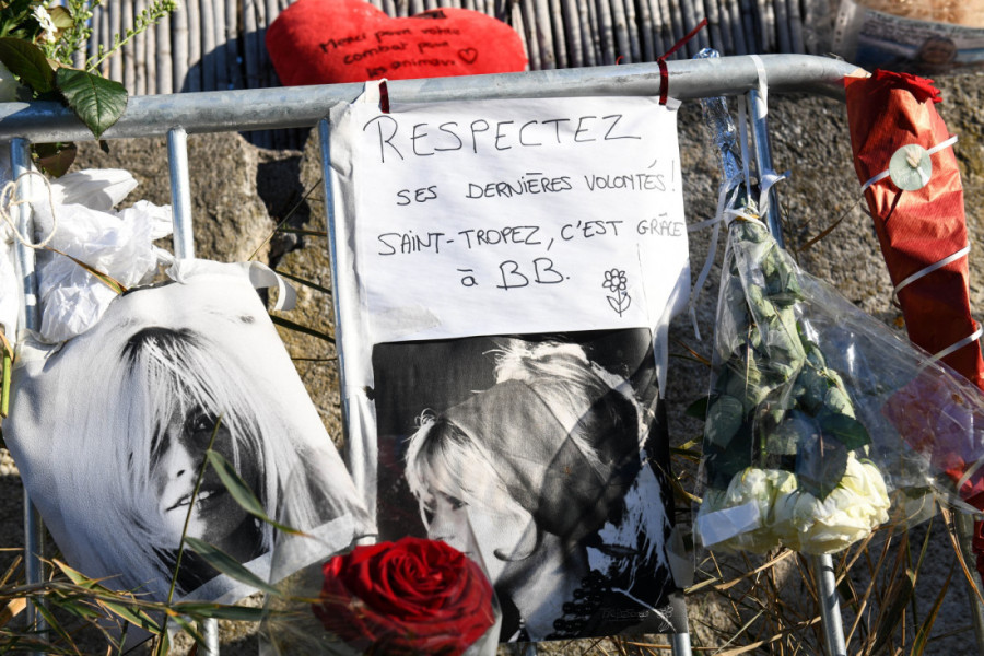 Sen Trope "pod opsadom" zbog sahrane Brižit Bardo: Dešava se nešto što meštani ne pamte (FOTO)