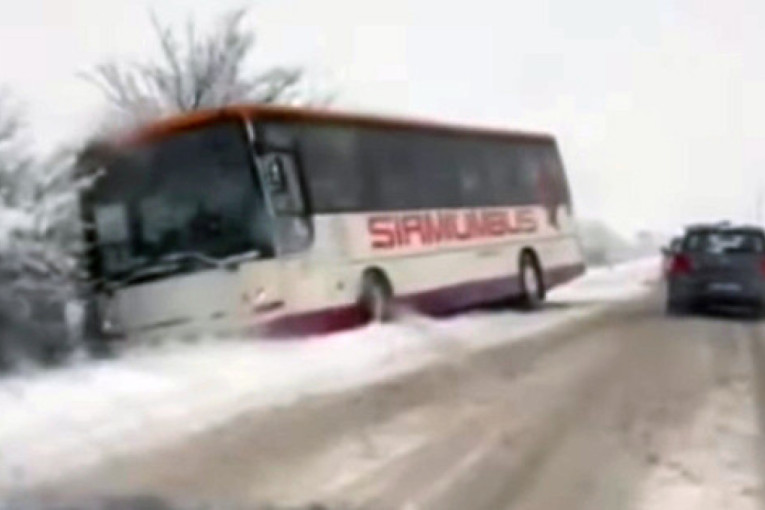 Autobus istog prevoznika ponovo sleteo sa puta, dva meseca nakon nesreće sa smrtnim ishodom