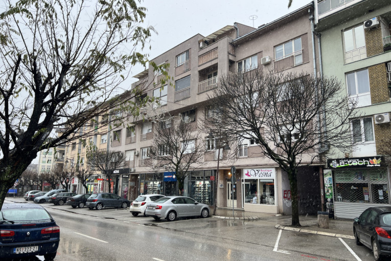 Čačani besni zbog profesionalnog upravnika: Zgrada u centru se uopšte ne održava, on im poslao izvršitelja i koštalo ih papreno (FOTO)