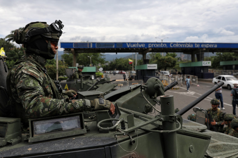 Oko 30.000 kolumbijskih vojnika je na granici sa Venecuelom! Skoro ceo bezbednosni tim Madura poginuo u američkoj raciji? (VIDEO/FOTO)