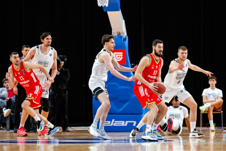 Zvezda se mučila, pa slavila ubedljivo: Crveno-beli srušili Marjanovića i Iliriju u Ljubljani!