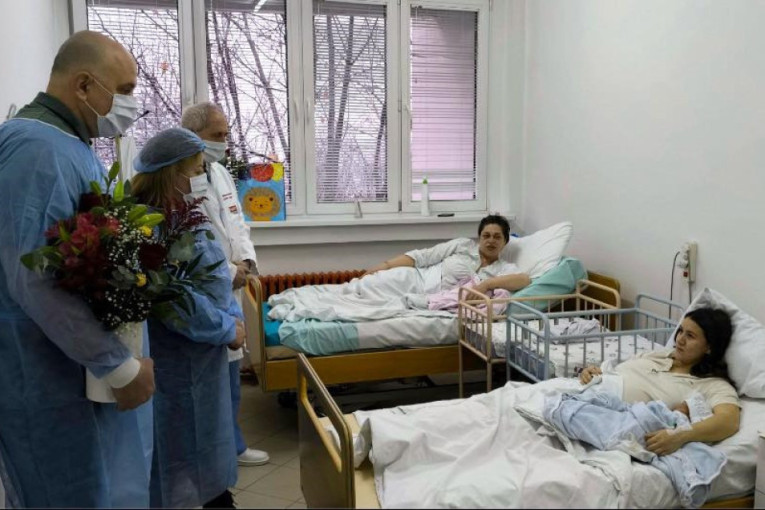 Vasilije i Đurđina su prve bebe rođene ove godine u Gornjem Milanovcu: Od opštine stigli vredni pokloni