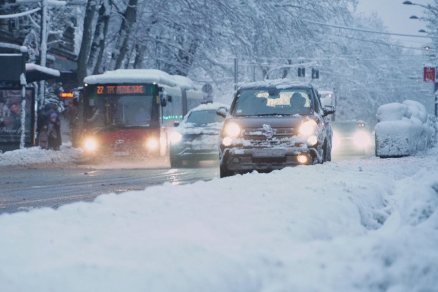 Sve raspoložive ekipe na terenu: Grad uklanja posledice jakog snega
