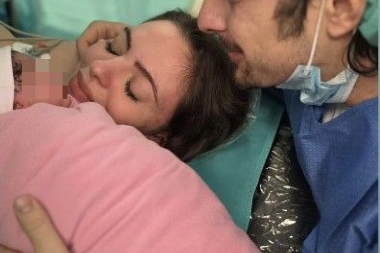 Pevač Parnog valjka postao tata: Ćerki dao neobično ime (FOTO)