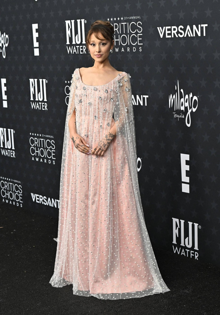 Počinje sezona crvenih tepiha: Arijana Grande najupečatljivija, El Fening suptilno elegantna, pogledajte i ostale zvezde (FOTO)