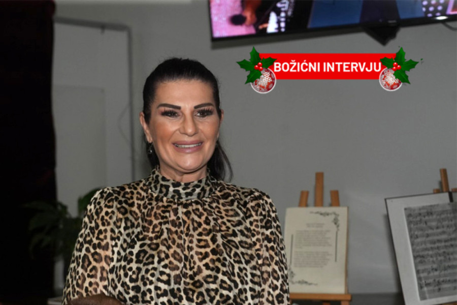 Anja Mit slavi prvi Božić sa sinom: Glumica ispred Hrama drži naslednika u naručju (FOTO)