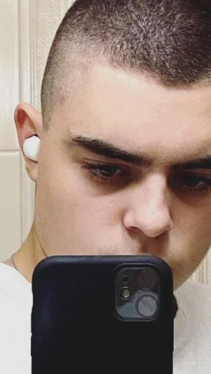 Retko se pojavljuje u javnosti! Ovako izgleda Karamelin sin kojeg je dobio sa ekonomistkinjom