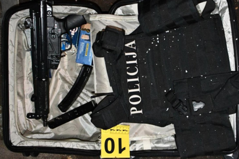 Oružar iz Zemuna pred tužiocem: Evo šta je ispričao o arsenalu nađenom u garaži (FOTO)